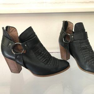 Seychelles bootie w/ ankle cutout woven toe